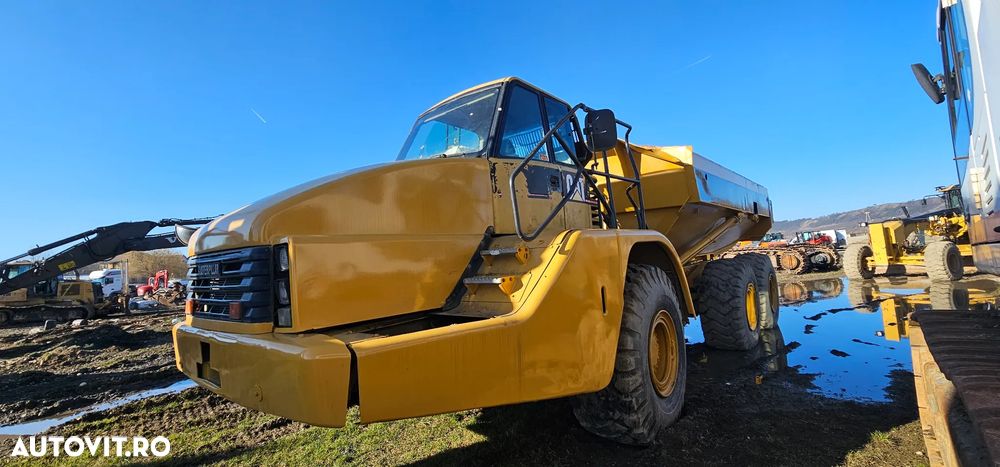Caterpillar CAT 735 Dumper - 2