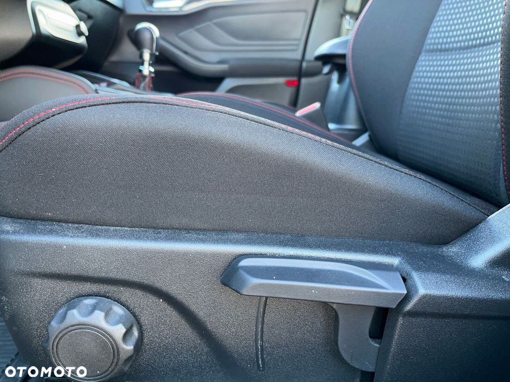 Ford Focus 1.0 EcoBoost ST-Line X - 11