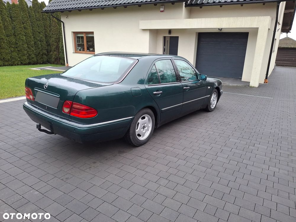 Mercedes-Benz Klasa E - 9