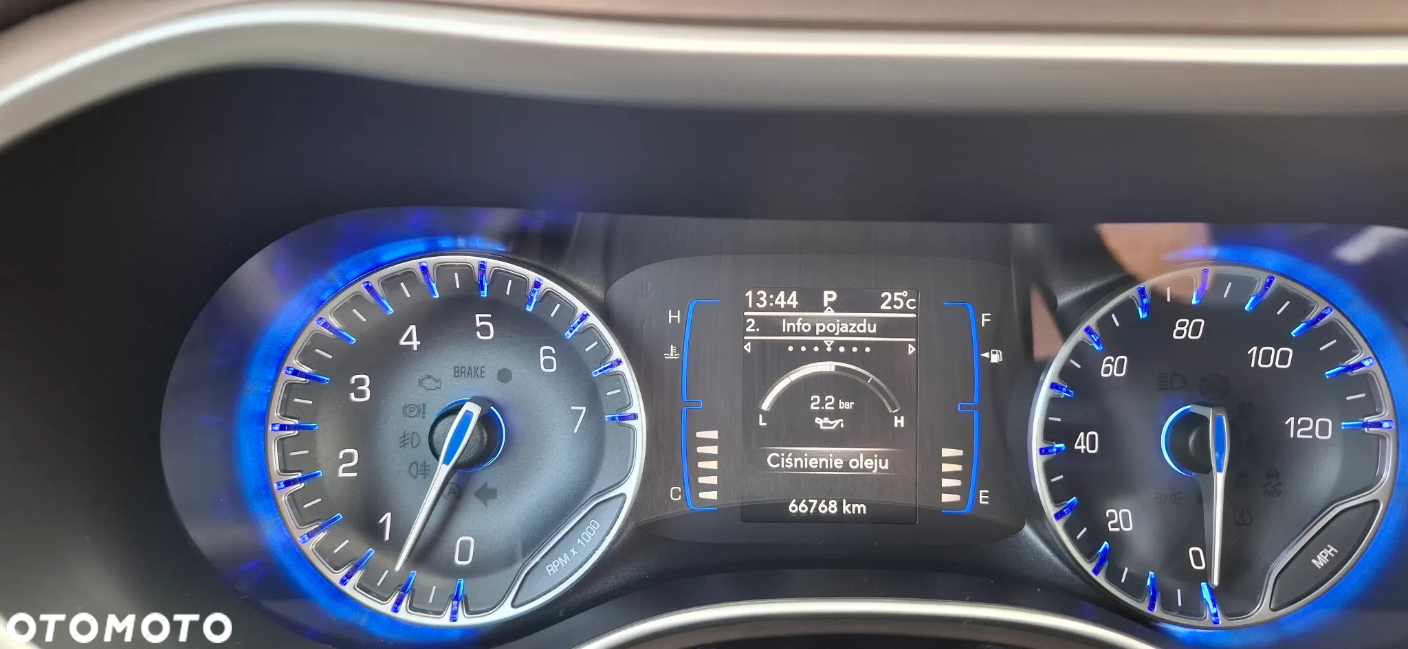 Chrysler Pacifica - 11