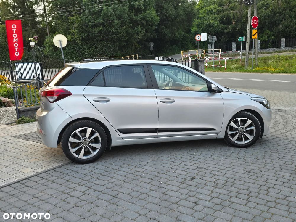 Hyundai i20 blue 1.2 YES Gold - 13