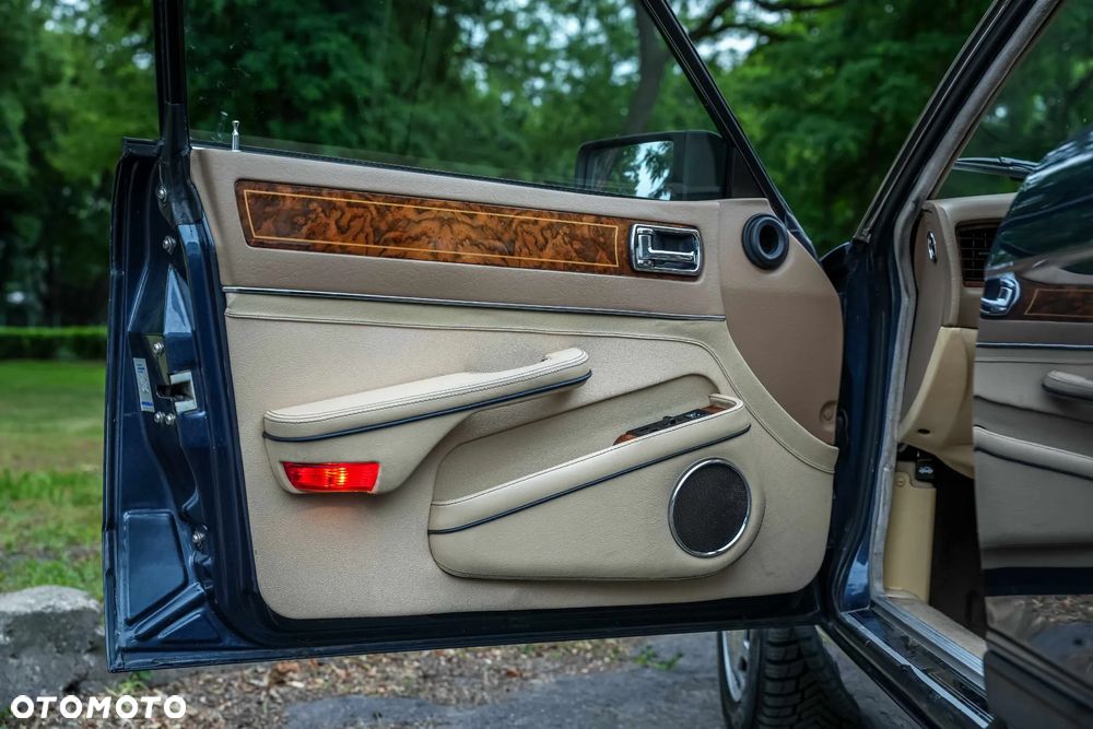 Jaguar XJ - 22