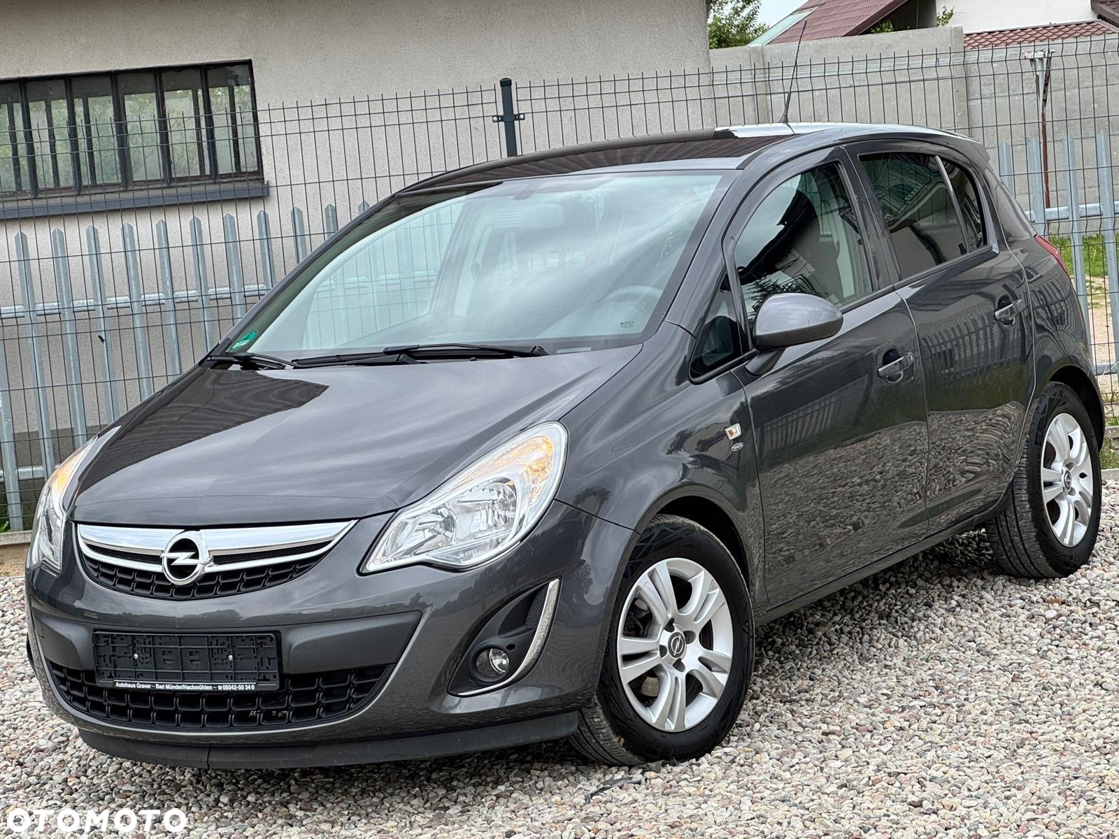 Opel Corsa 1.4 16V Cosmo - 2