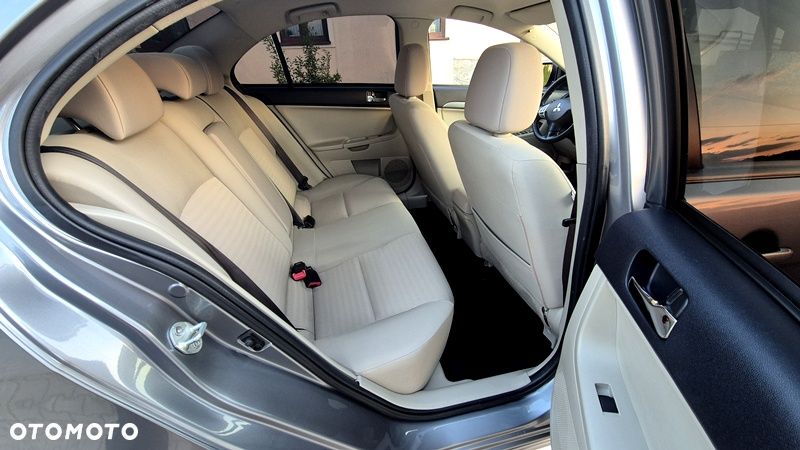 Mitsubishi Lancer 1.6 Invite - 31