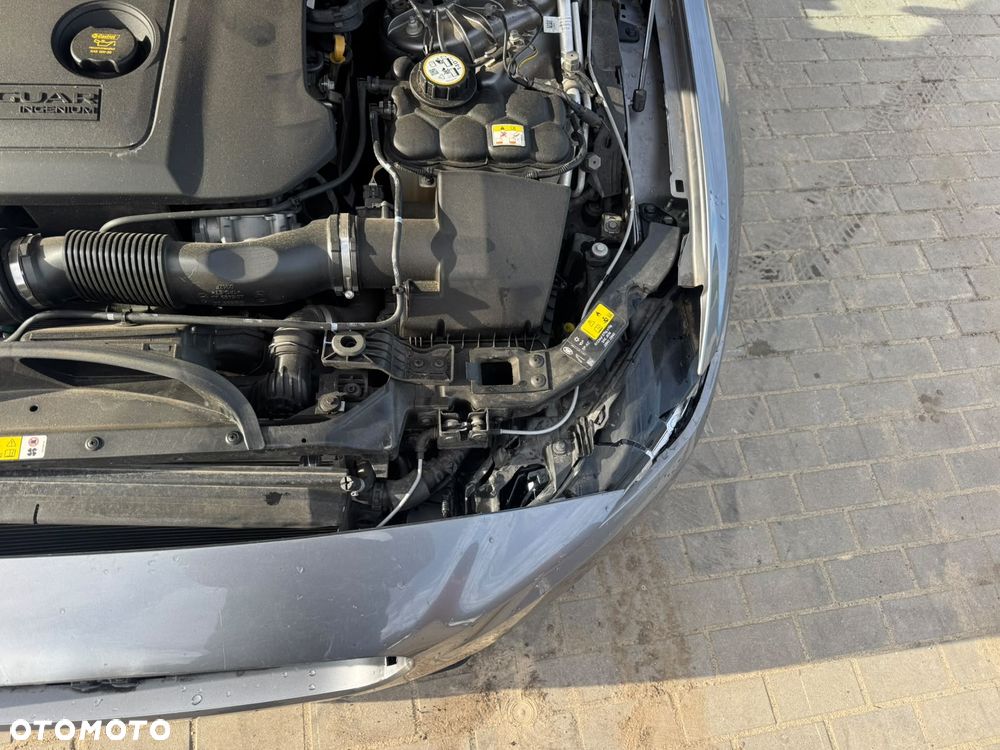 Jaguar XE 2.0 D200 mHEV R-Dynamic Black - 12