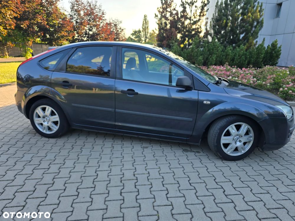 Ford Focus 1.6 Ambiente - 26