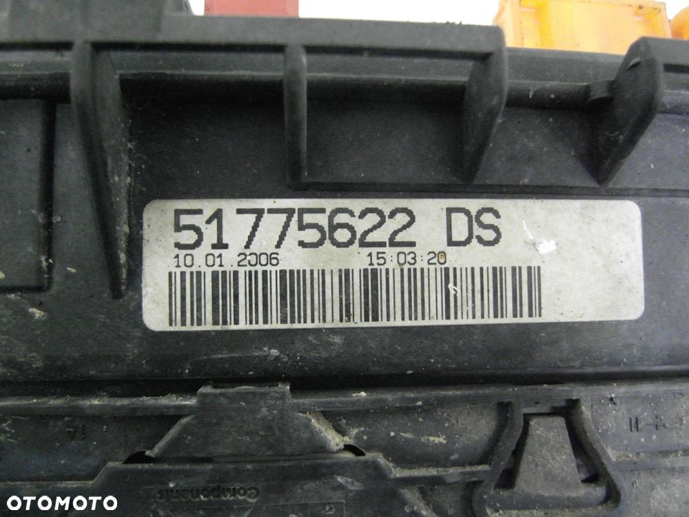 SKRZYNKA BEZPIECZNIKÓW FIAT GRANDE PUNTO 51775622DS - 4