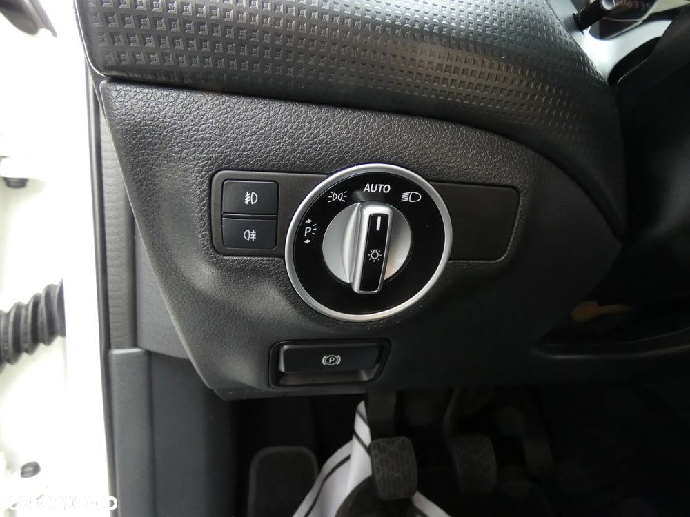 Mercedes-Benz Klasa A 180 (BlueEFFICIENCY) - 23
