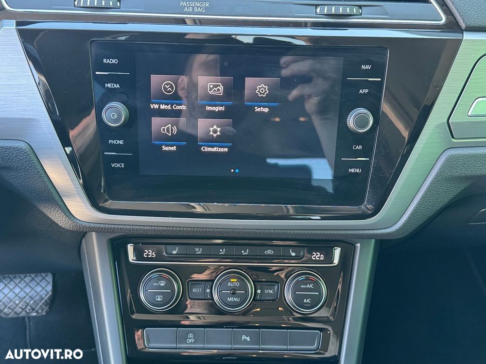 Volkswagen Touran - 22