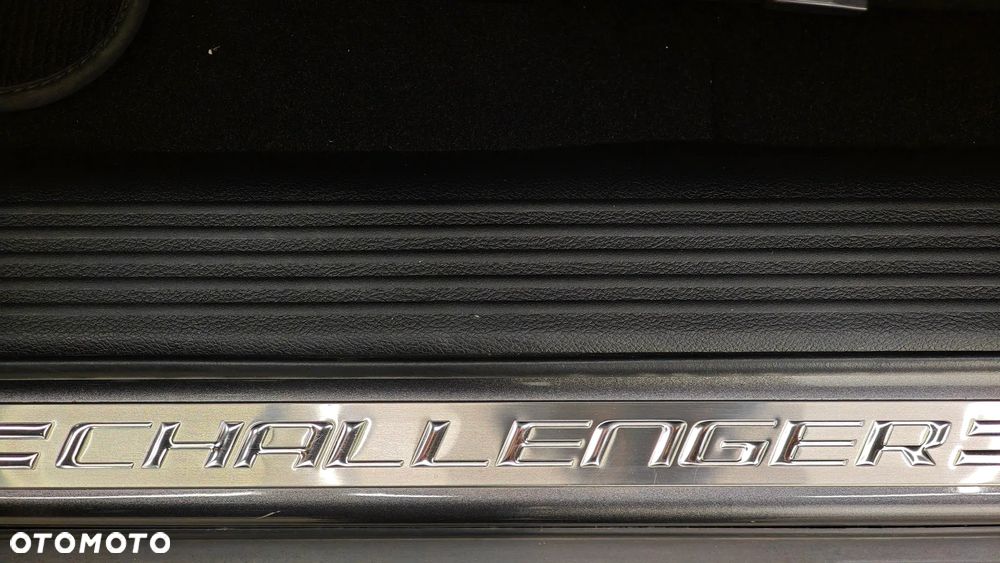 Dodge Challenger - 28