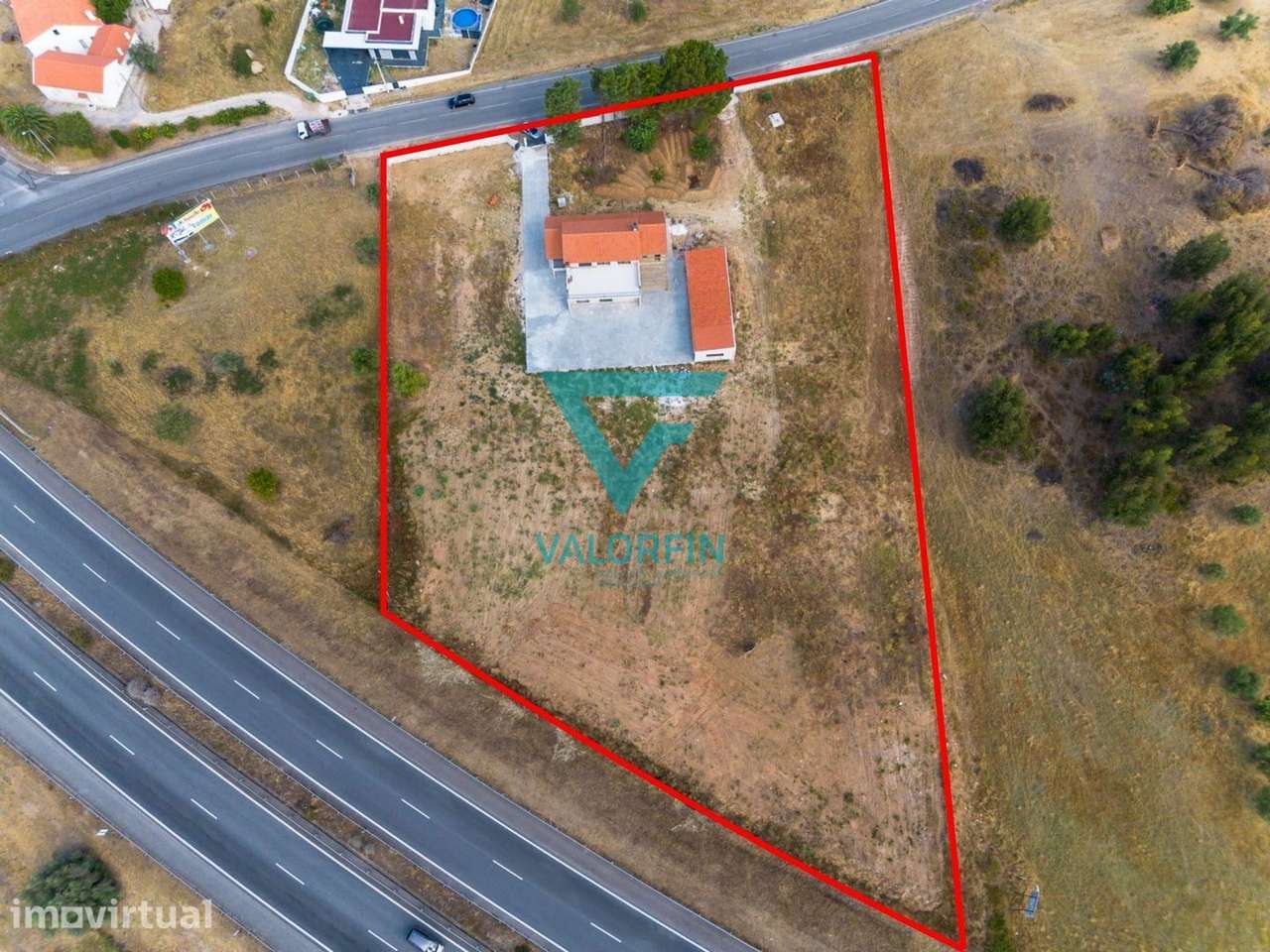 MORADIA T4 Totalmente Remodelada com 7.900 m² de Terreno | Meia Via... - Grande imagem: 3/60