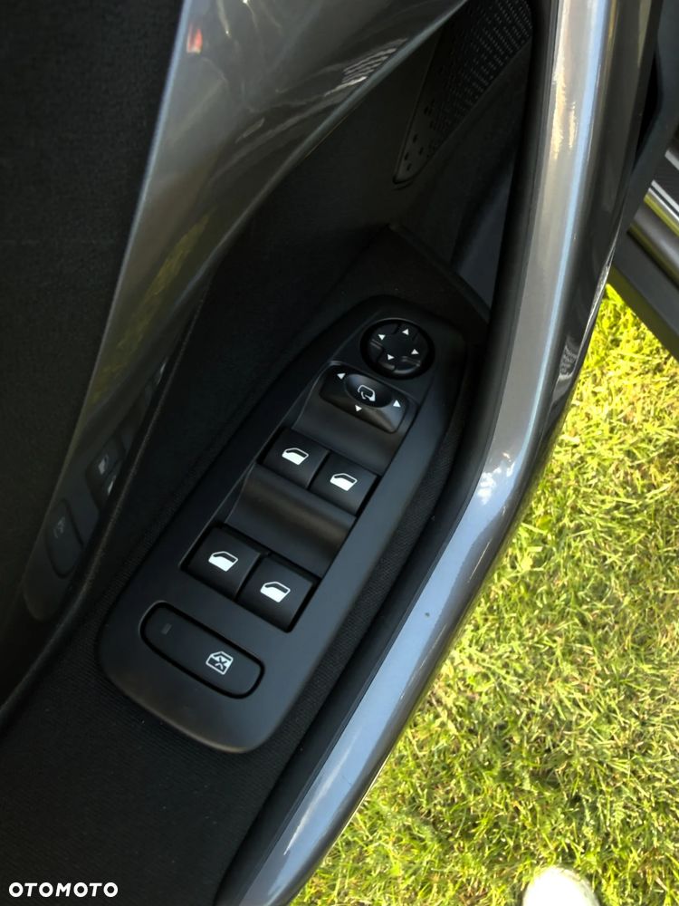 Peugeot 2008 1.2 Pure Tech Style - 18