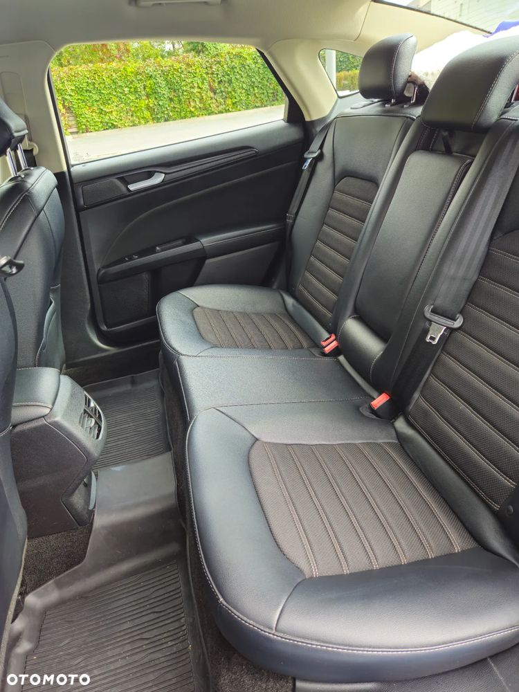 Ford Fusion - 10