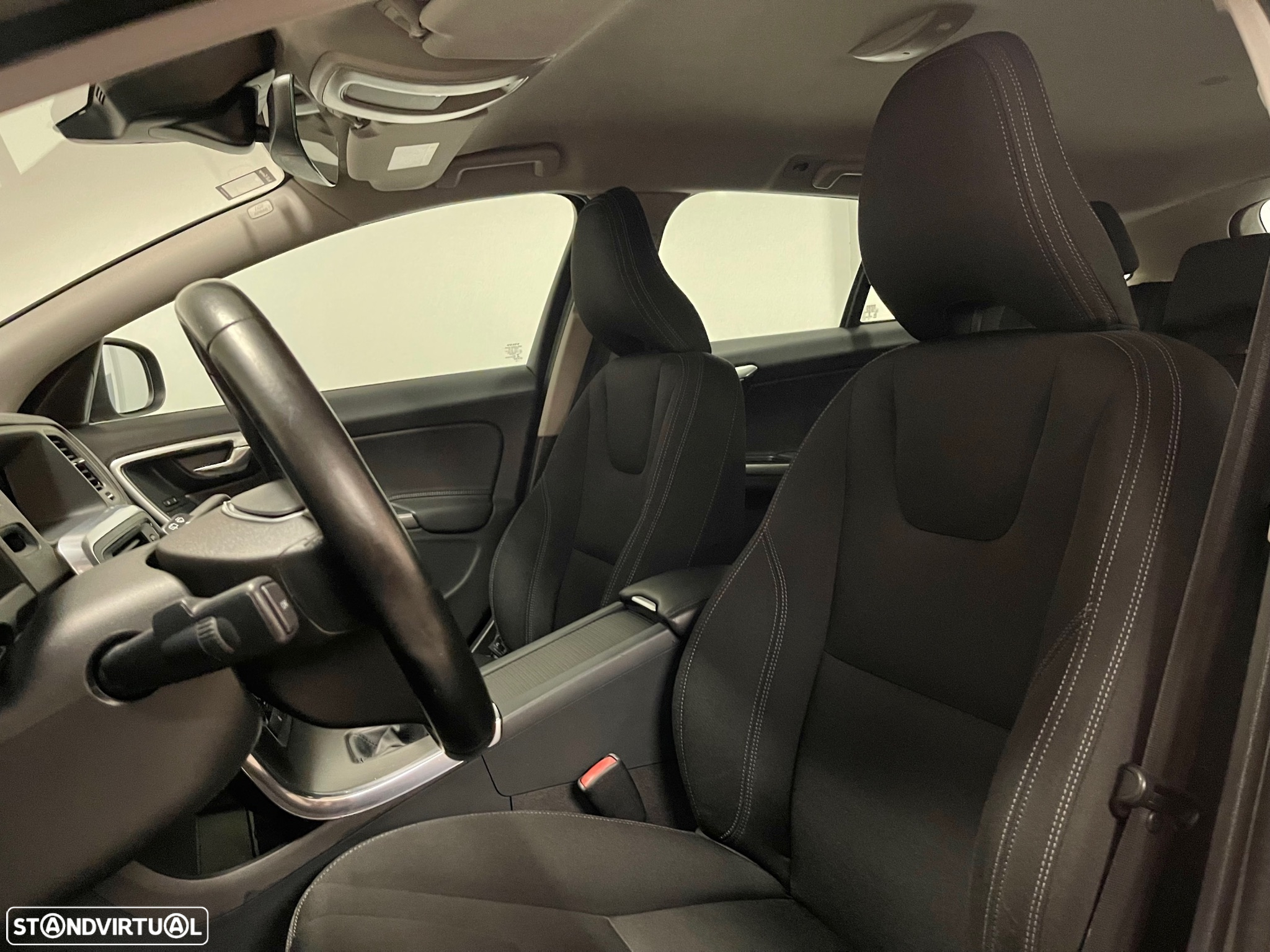 Volvo V60 2.0 D2 Momentum - 24