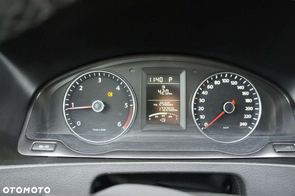 Volkswagen Caravelle - 10