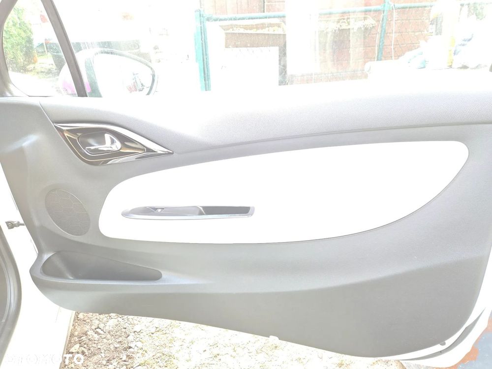 Citroën DS3 e-HDi 90 FAP SoChic - 8