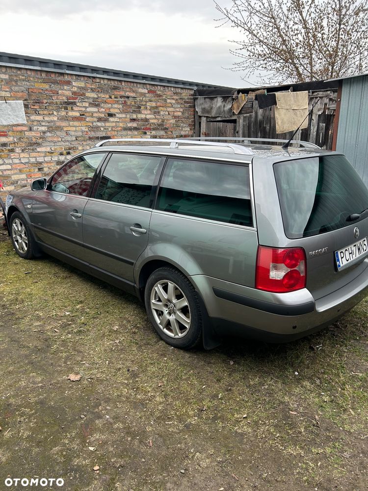 Volkswagen Passat - 1