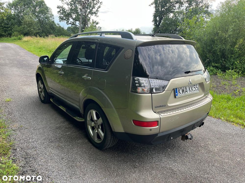 Mitsubishi Outlander 2.0 DID Instyle NAVI - 6