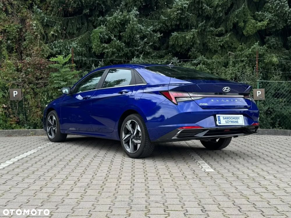 Hyundai Elantra 1.6 Executive CVT - 4