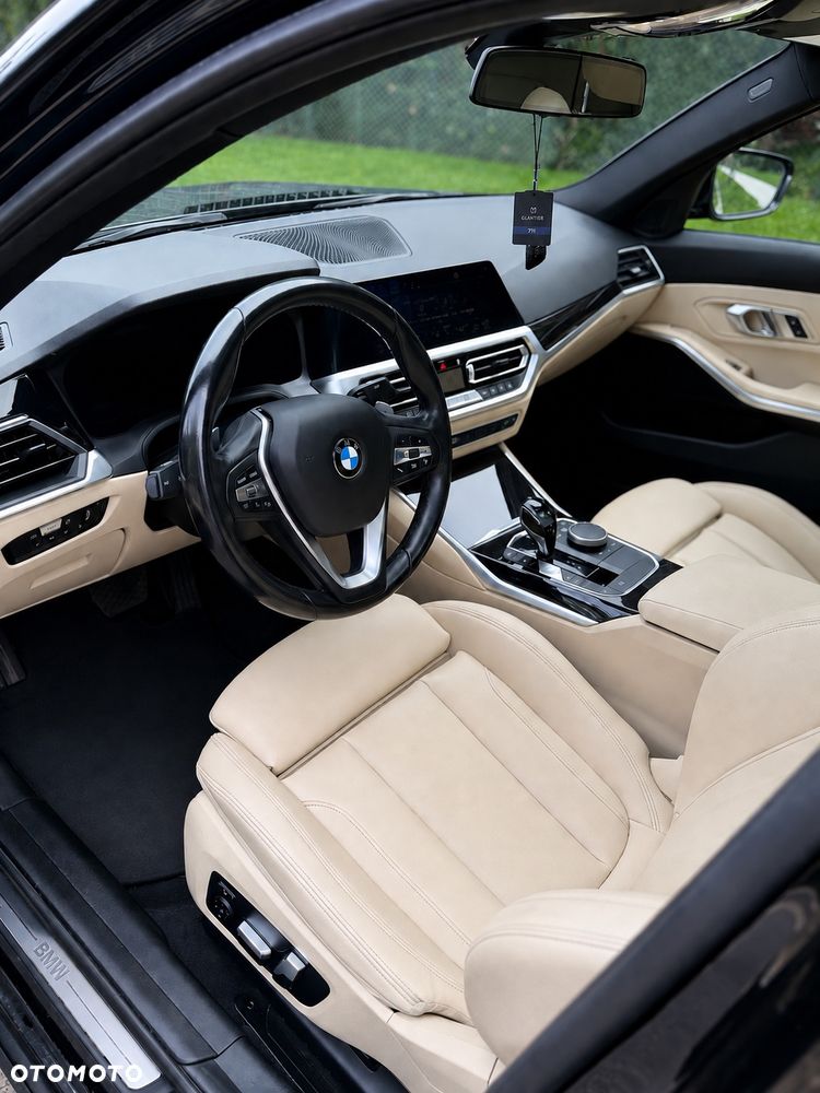 BMW Seria 3 330i M Sport - 5