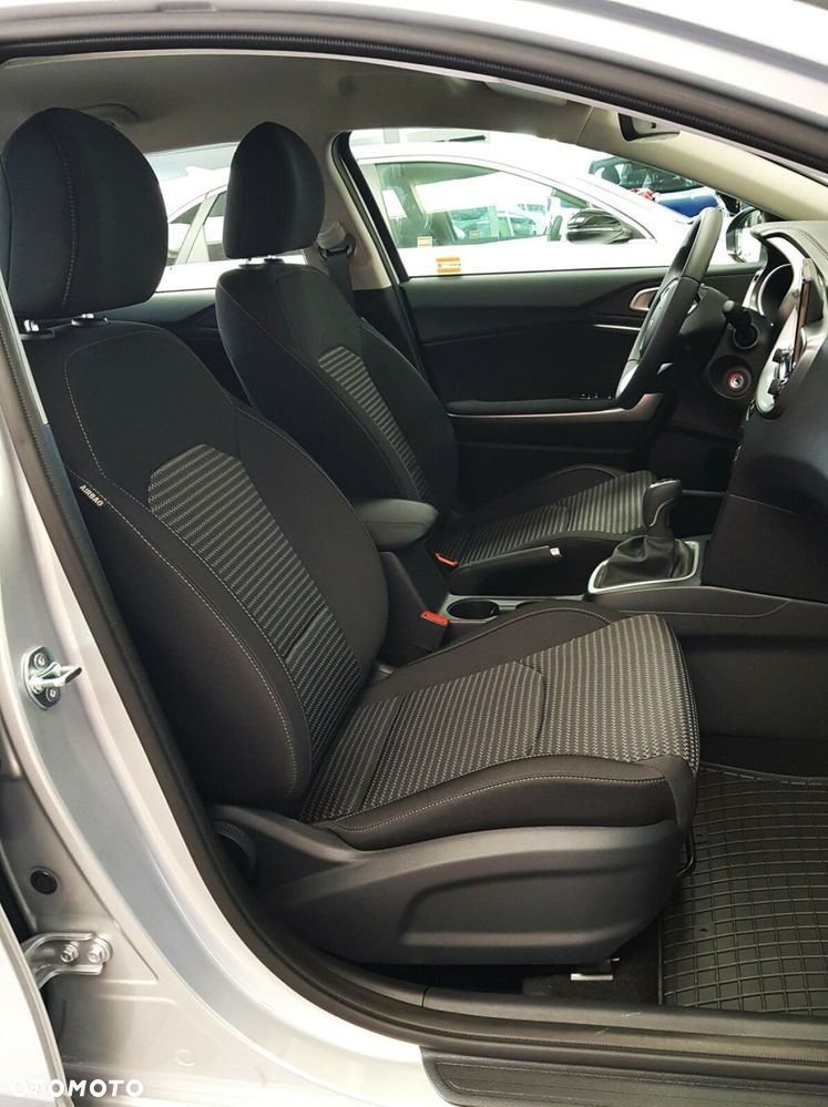 Kia Ceed - 29