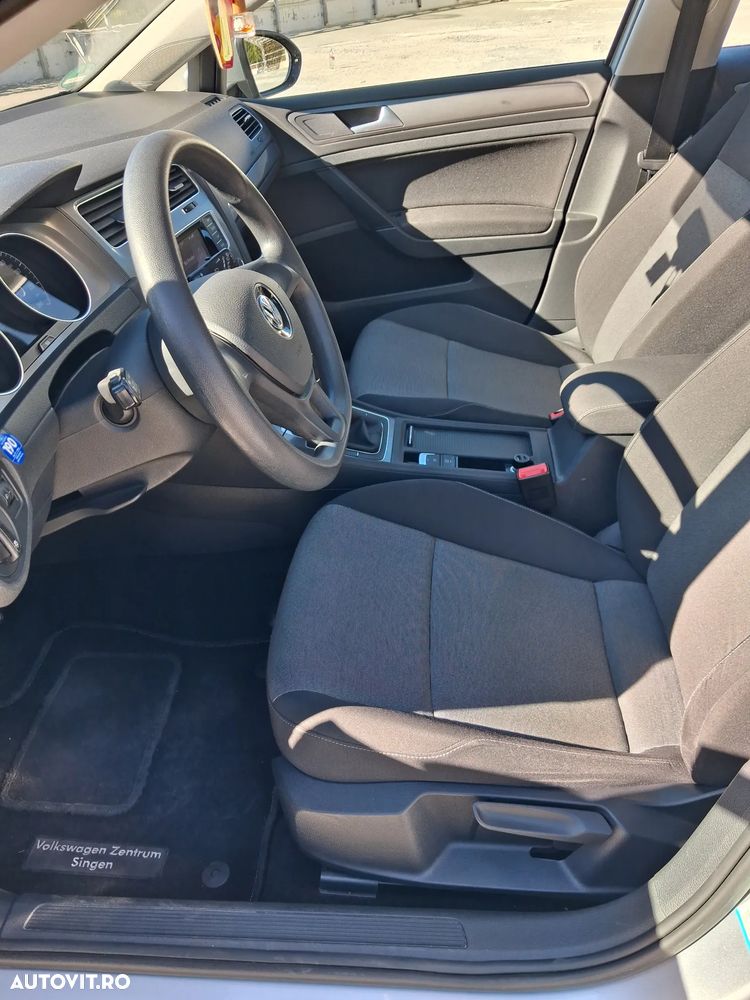Volkswagen Golf - 9