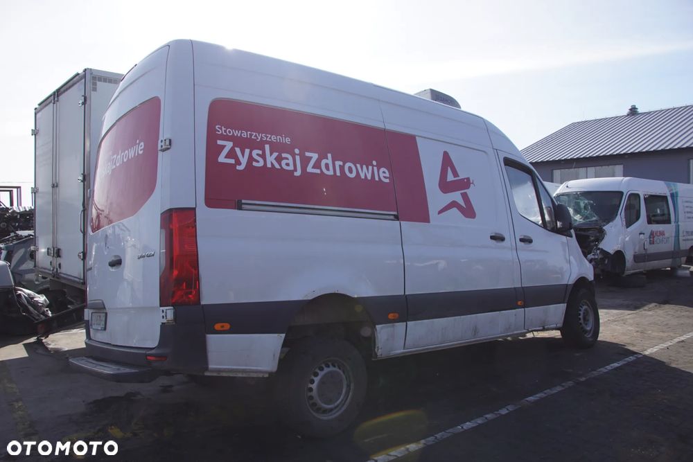 Auto na części - Mercedes Sprinter W907 314 CDI 2.1 CDI 143 KM 651958 711680 9147 2018R Silnik Skrzynia Drzwi Błotnik Szyba Lusterko Lampa Klamka Deska Kokpit Sterownik Moduł Czujnik Licznik Panel Kierownica - 6