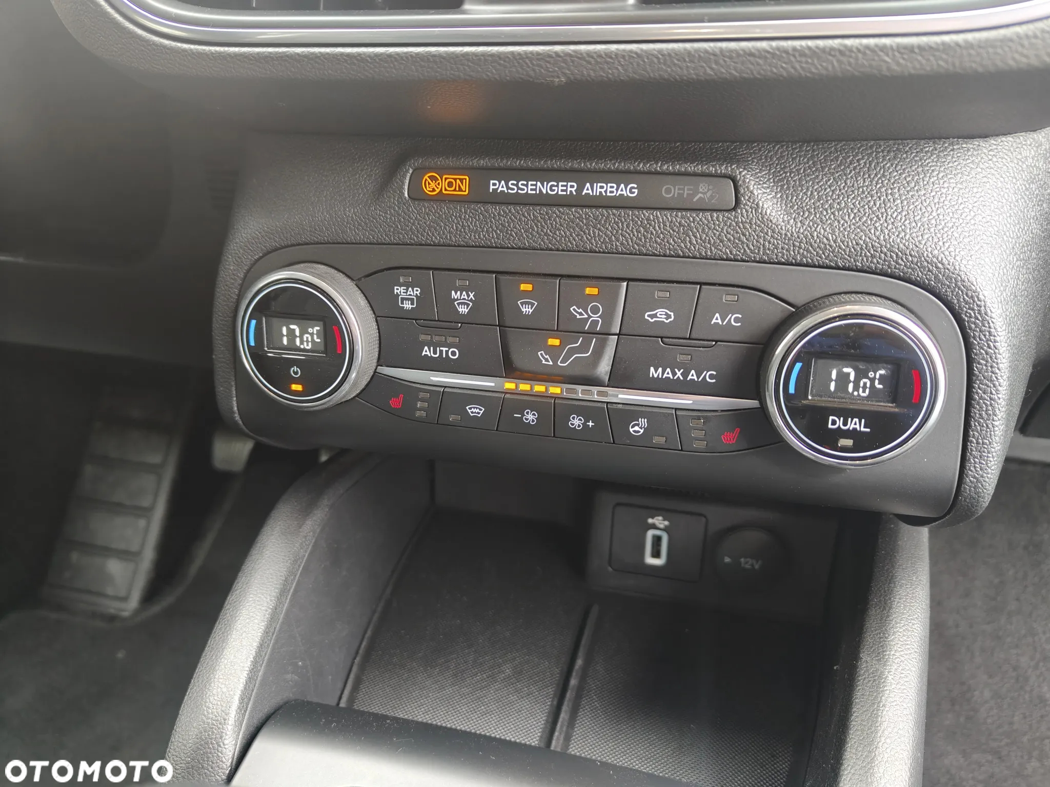 Ford Focus 1.0 EcoBoost Active Business - 28