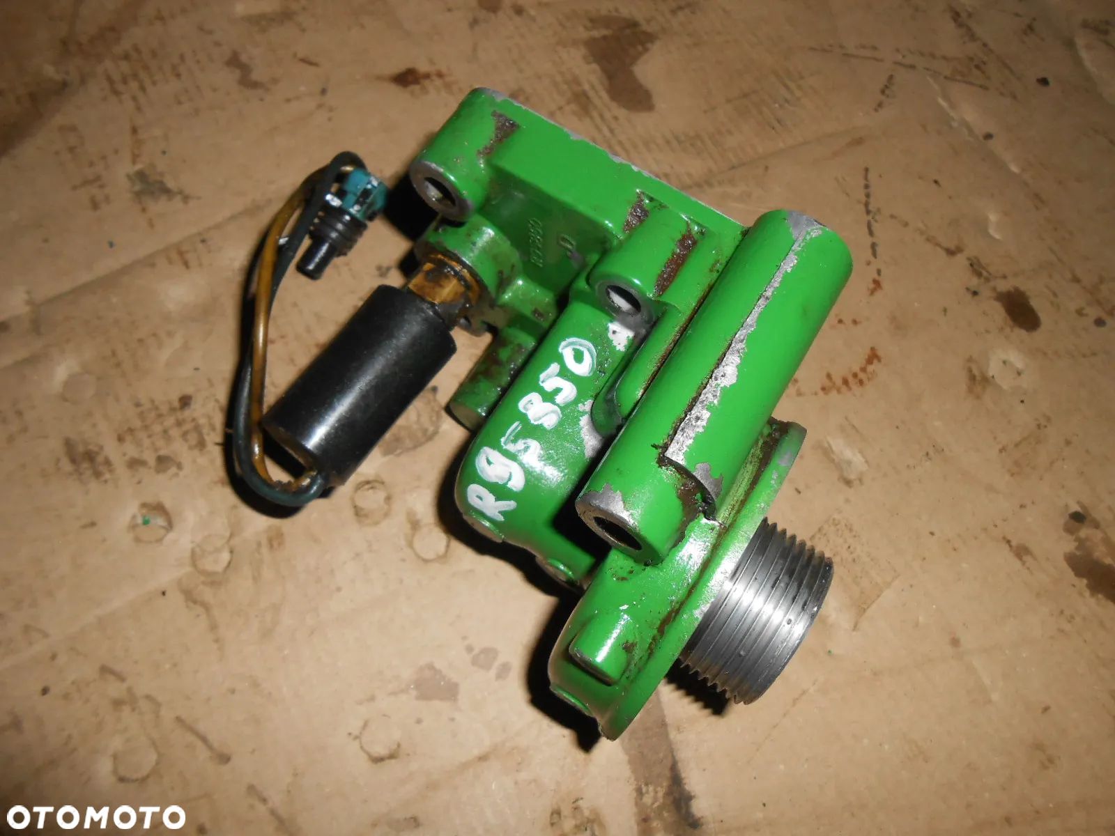 Podstawa mocowanie głowica filtra oleju skrzyni John Deere 7800 - 1