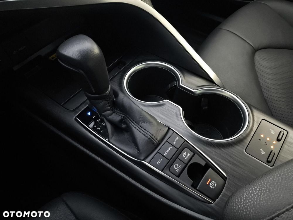 Toyota Camry 2.5 Hybrid Executive CVT - 23