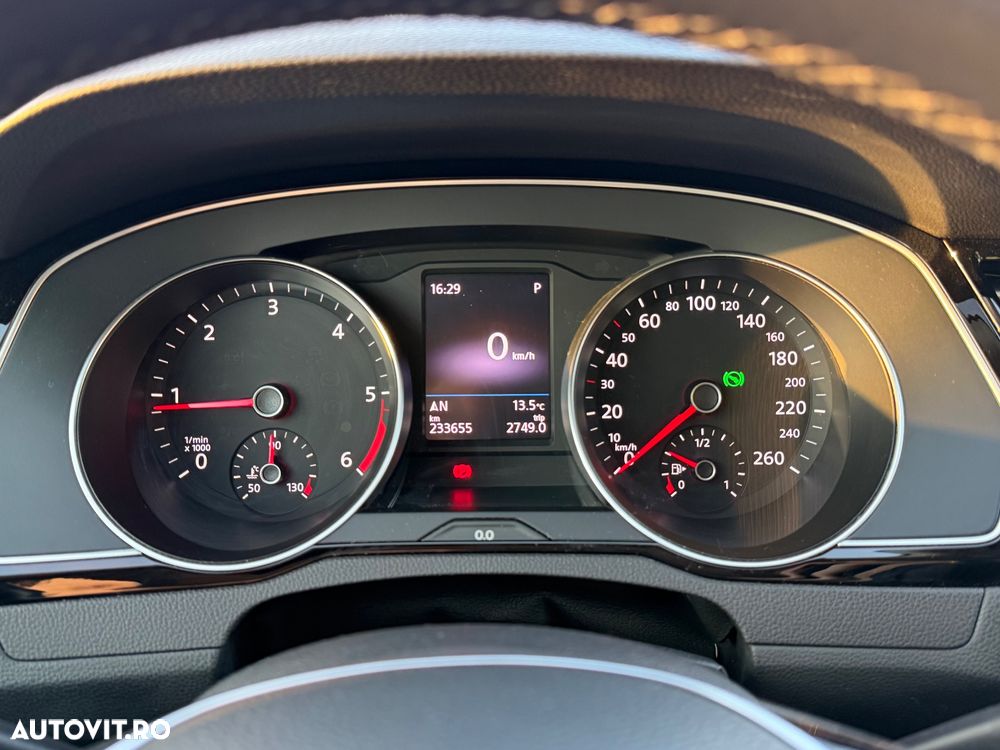 Volkswagen Passat Variant 2.0 TDI SCR 4Motion DSG Highline - 10