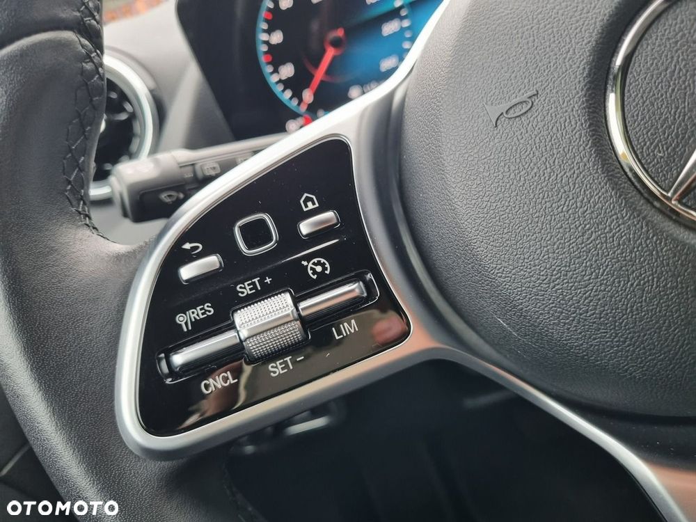 Mercedes-Benz GLA 200 d - 17