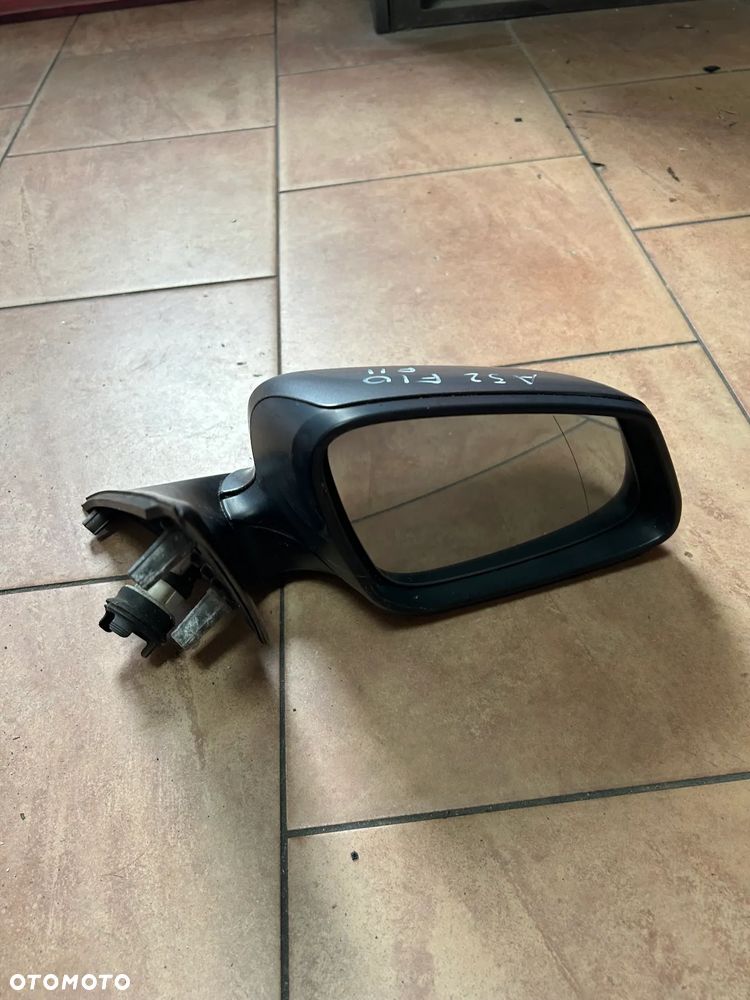 LUSTERKO BMW F10 F11 PRAWE EUROPA A52 3PIN - 1