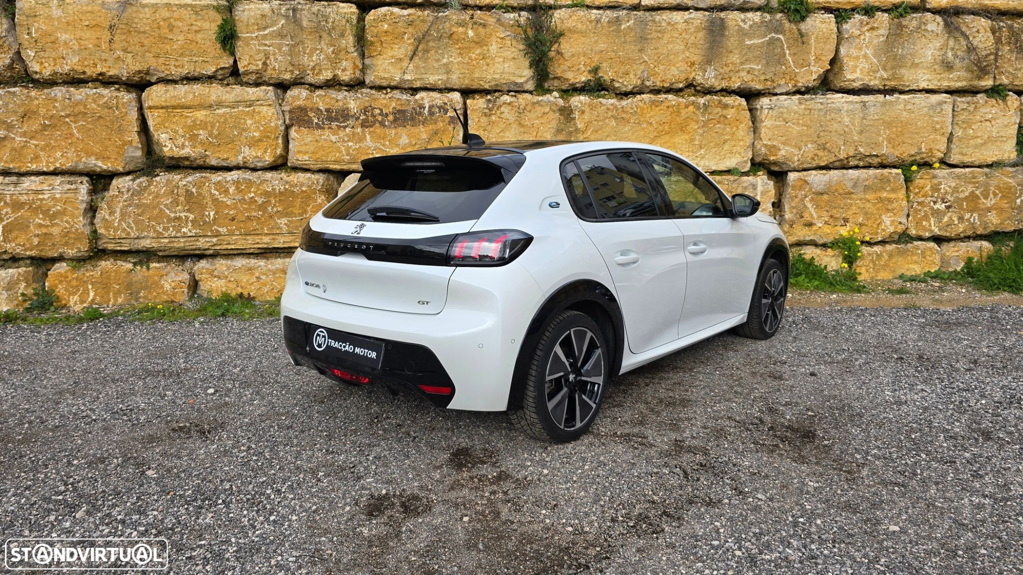 Peugeot e-208 GT - 2