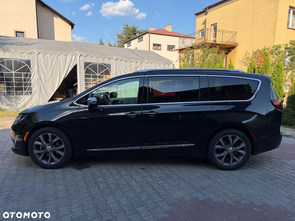 Chrysler Pacifica - 5