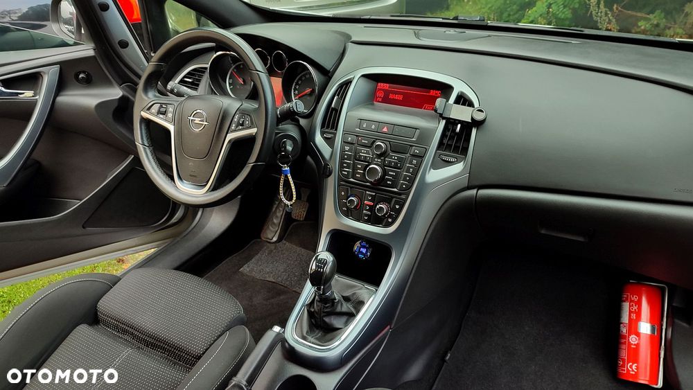 Opel Astra 2013 photo 3