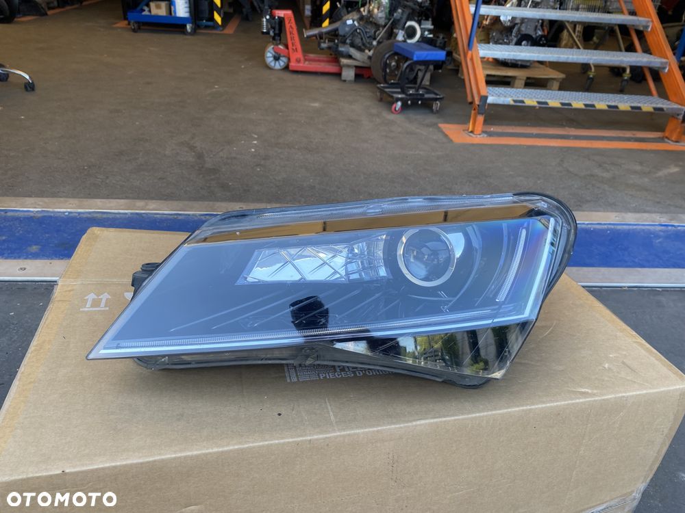 Skoda Superb Super-b Super B III 3 lift fl  lampa przednia lewa lewy przód REFLEKTOR LEWY przedni PRZÓD bixenon biksenon bi xenon bi xenonowe  EUROPA 3V1941015A 3V1.941.015A  soczewka - 2