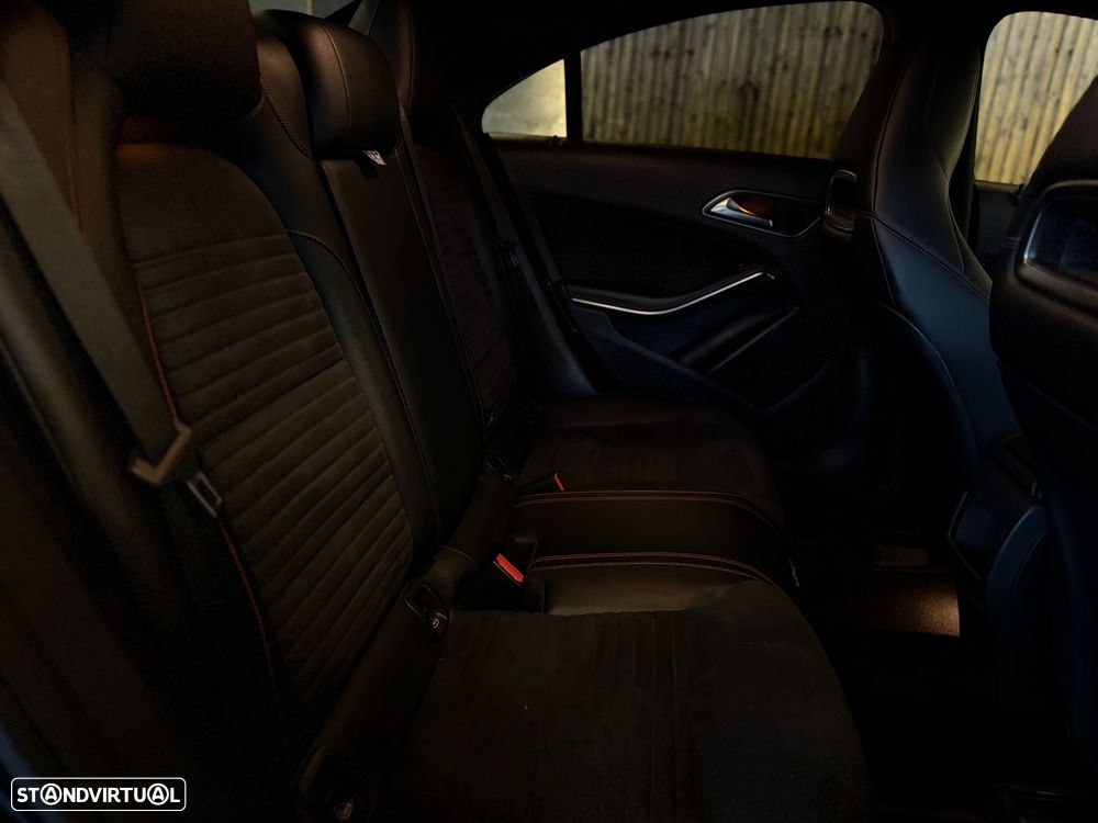 Mercedes-Benz CLA 180 d Shooting Brake AMG Line - 19