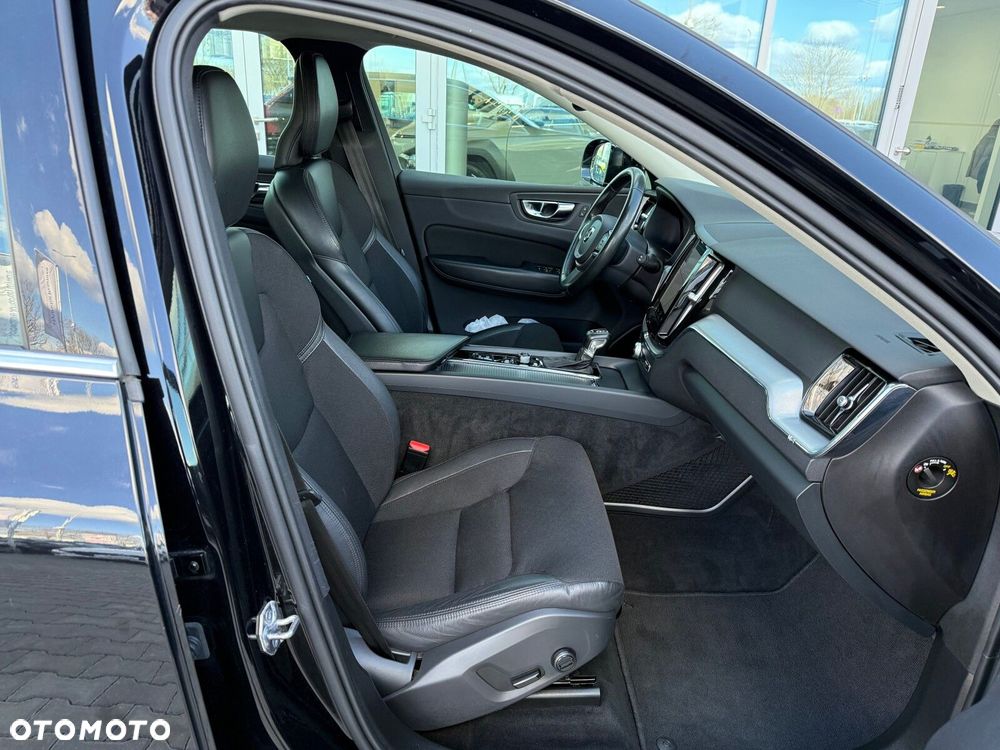 Volvo XC 60 T4 Momentum Pro - 15