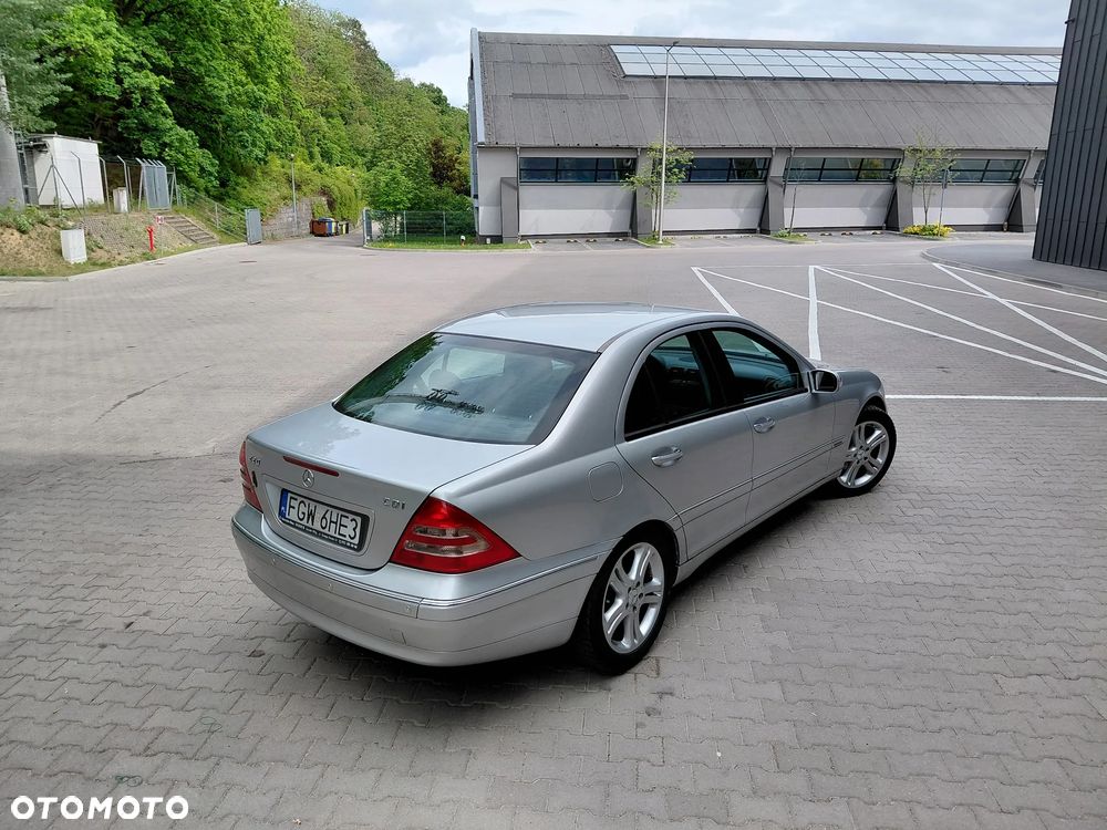 Mercedes-Benz Klasa C 220 CDI Elegance - 13