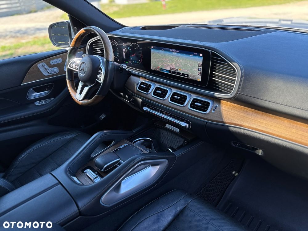 Mercedes-Benz GLS - 28