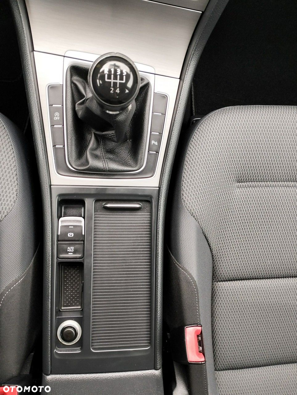 Volkswagen Golf 1.6 TDI BlueMotion Technology Comfortline - 13