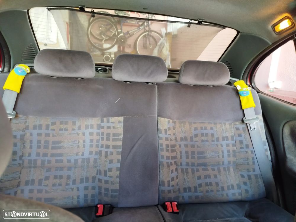 Renault Mégane 1.6 RN - 8