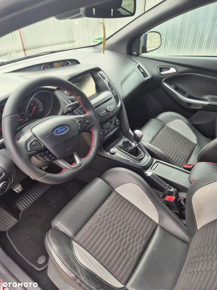 Ford Focus - 16