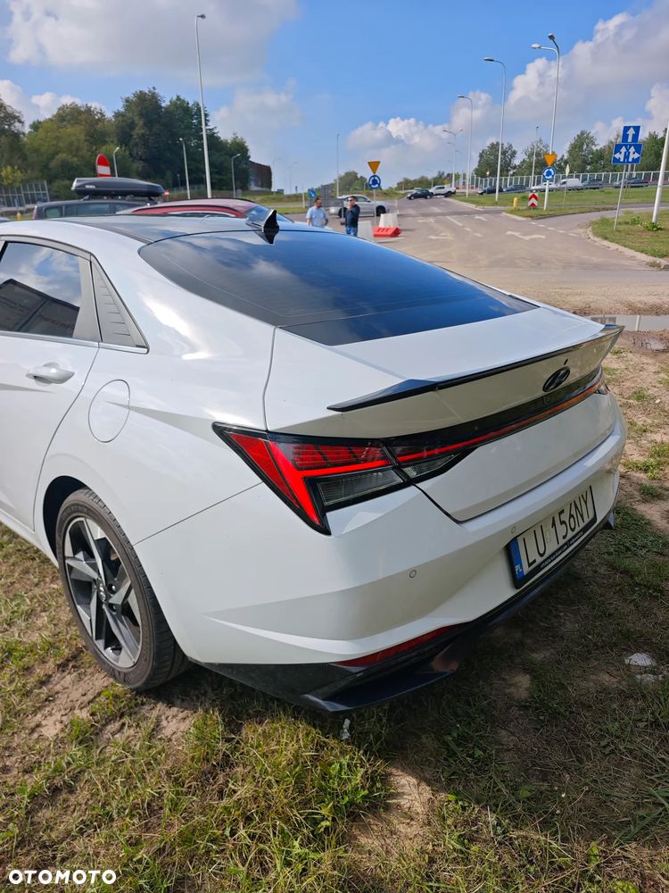 Hyundai Elantra 1.6 Executive CVT - 14