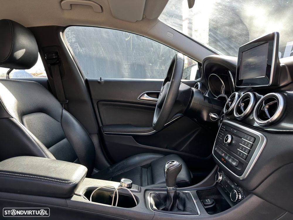 Mercedes-Benz CLA 180 d Shooting Brake - 9