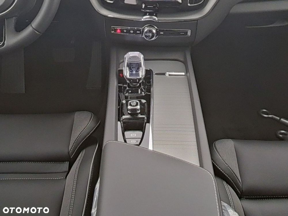 Volvo XC 60 T8 Plug-In Hybrid AWD Plus Black Edition - 6