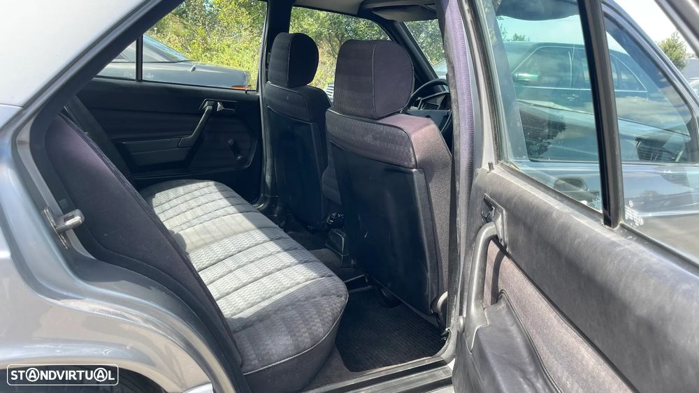 Mercedes-Benz 190 E 2.3 - 21
