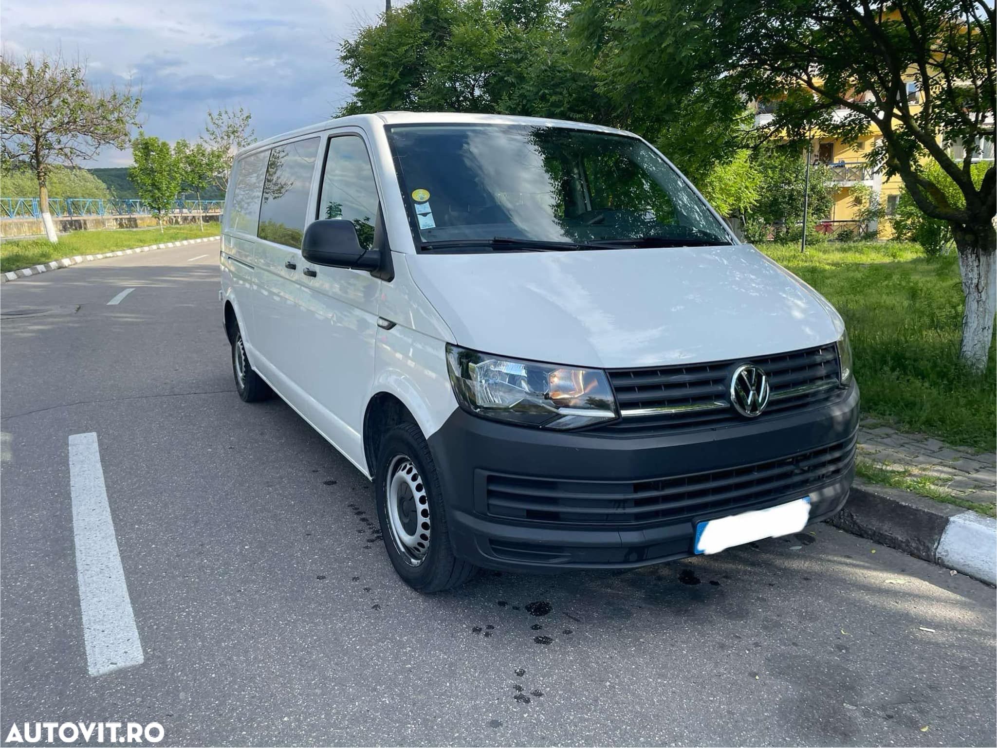Volkswagen Transporter - 1