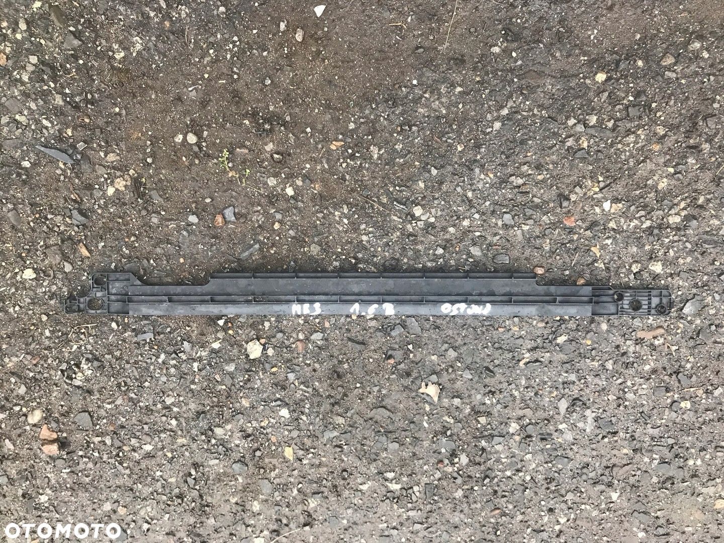 Listwa górna chłodnicy Ford Focus mk3 AV61-8226 - 1